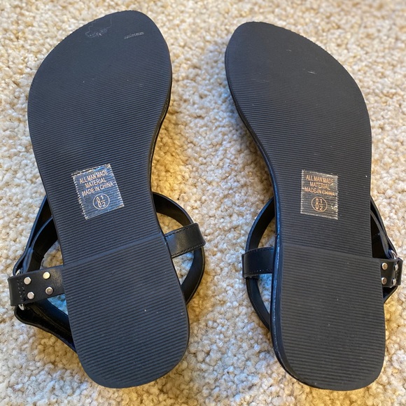 Cityclassified Women’s 8.5 Black Studded Sandal - Picture 4 of 8